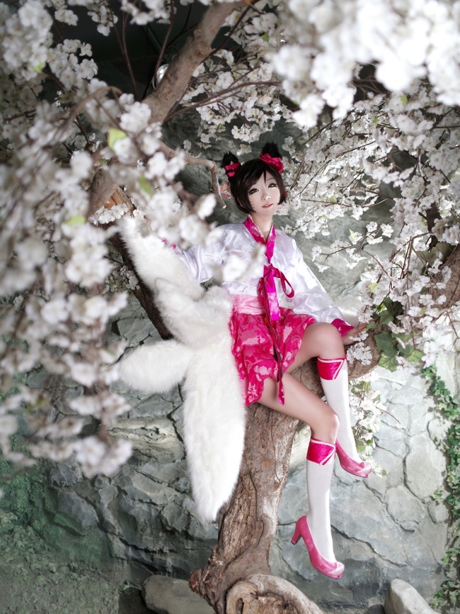 Cosplay LMHT: Ahri nữ tính trong trang phục Dynasty