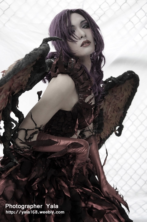 Ma mị cosplay Morgana Blackthorn trong Liên Minh Huyền Thoại