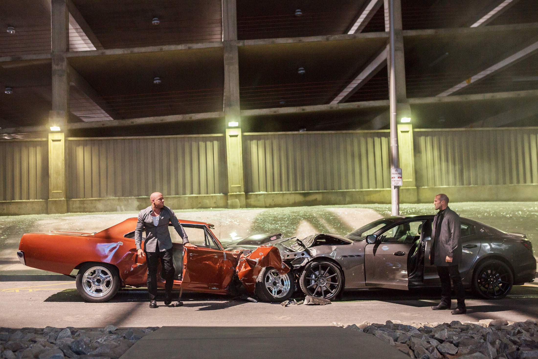 Fast & Furious 7 “nhanh và nguy hiểm” nhất trong toàn bộ loạt phim