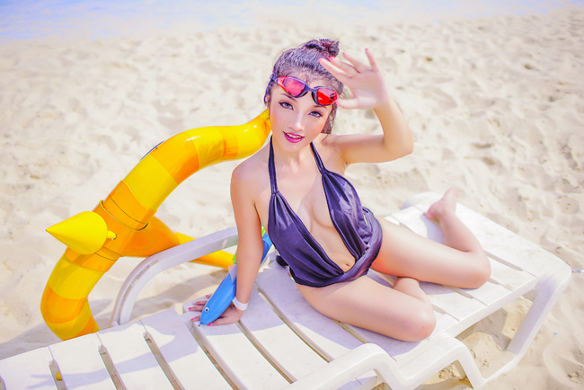 Cosplay LMHT: trời nóng, Vayne khoe dáng tại bãi biển