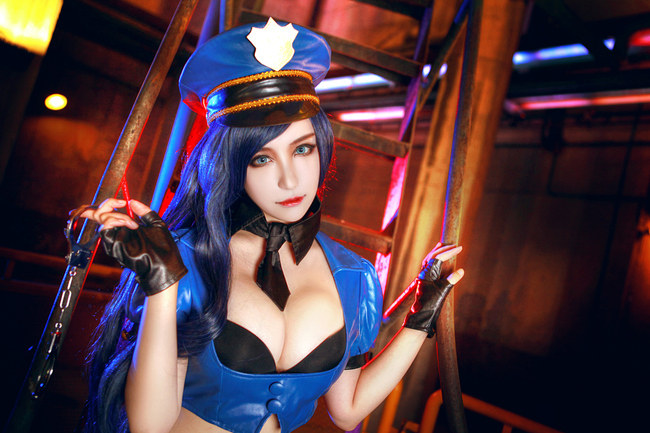 Cosplay LMHT: Vẻ lạnh lùng của nữ cảnh sát trưởng Caitlyn