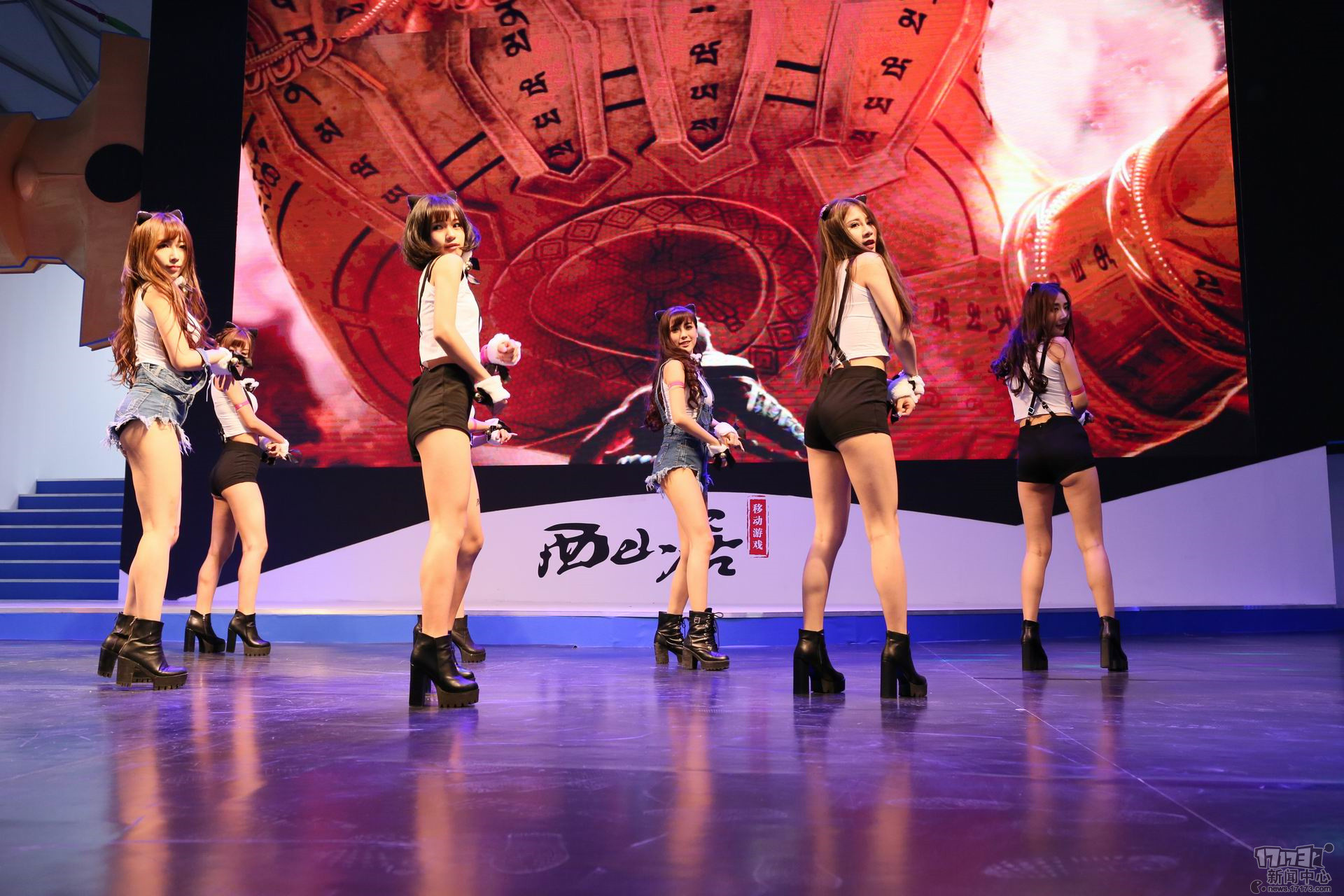Tây Sơn Cư ‘chào sân’ ChinaJoy 2015 với vũ điệu miêu nữ