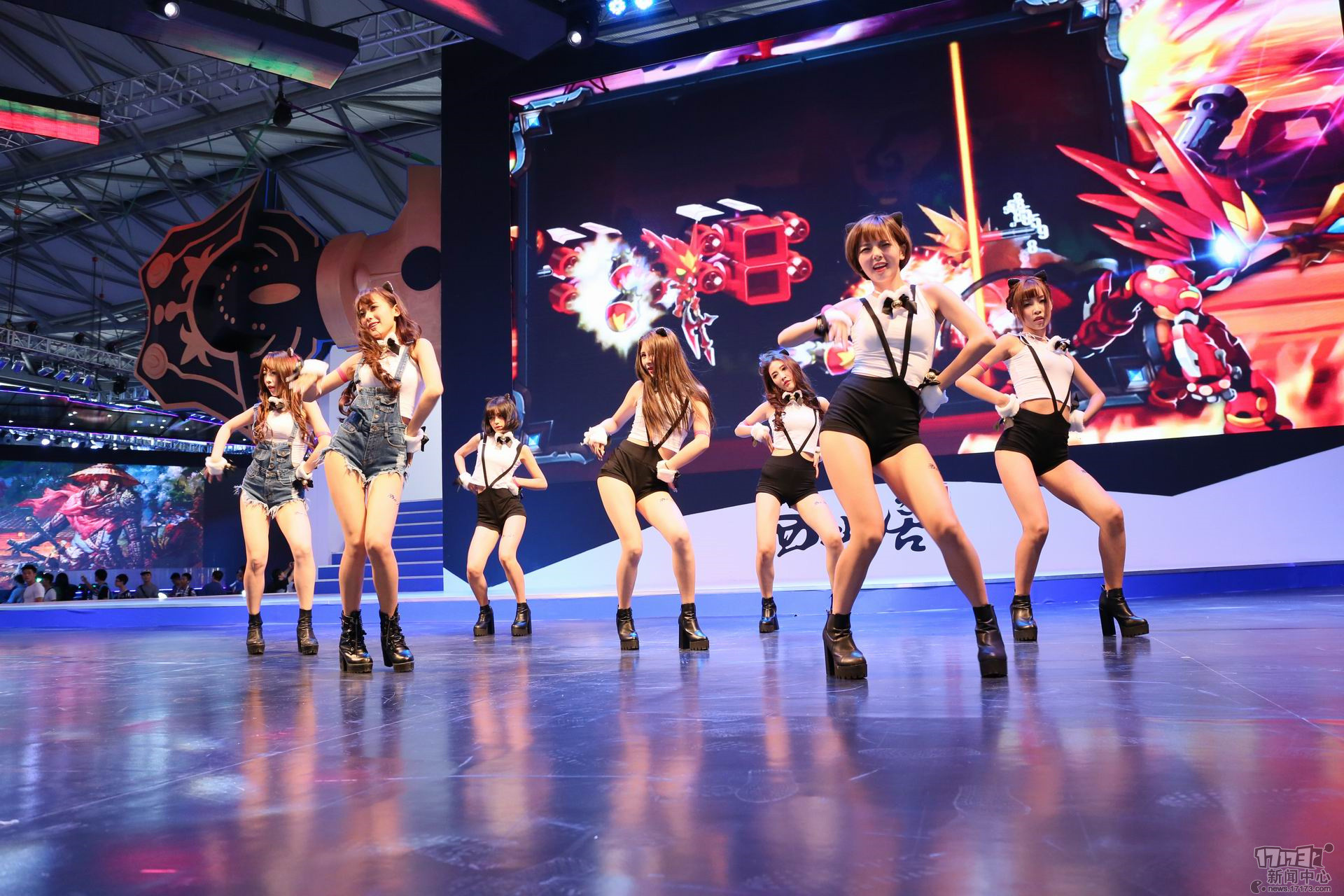 Tây Sơn Cư ‘chào sân’ ChinaJoy 2015 với vũ điệu miêu nữ