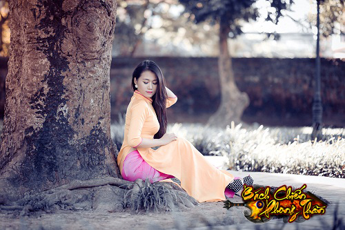 Nữ game thủ Bách Chiến Phong Thần xinh đẹp với tà áo dài truyền thống
