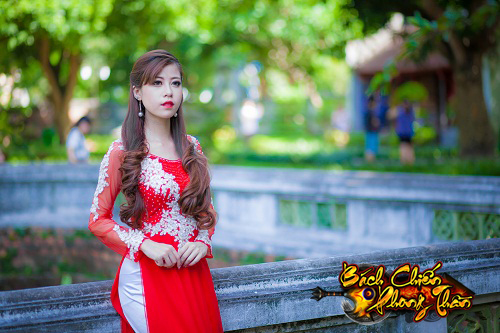 Nữ game thủ Bách Chiến Phong Thần xinh đẹp với tà áo dài truyền thống