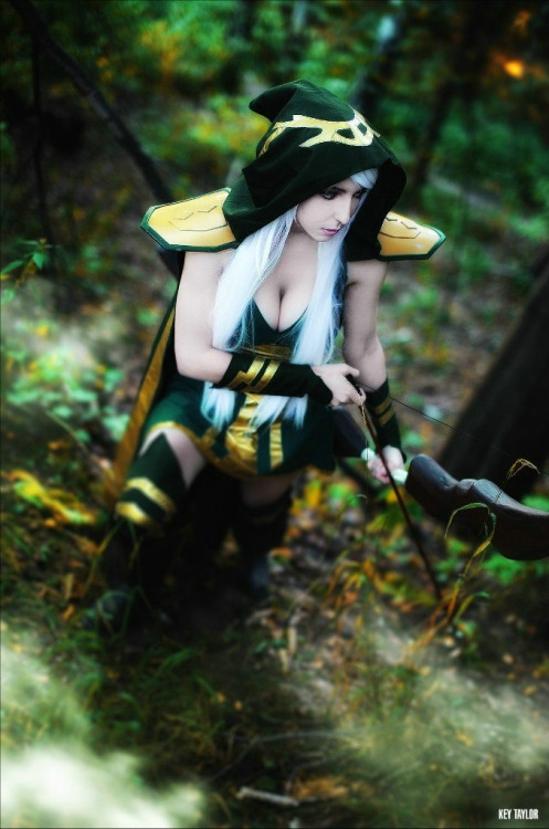 Cosplay LMHT: Ashe trong trang phục Robin Hood