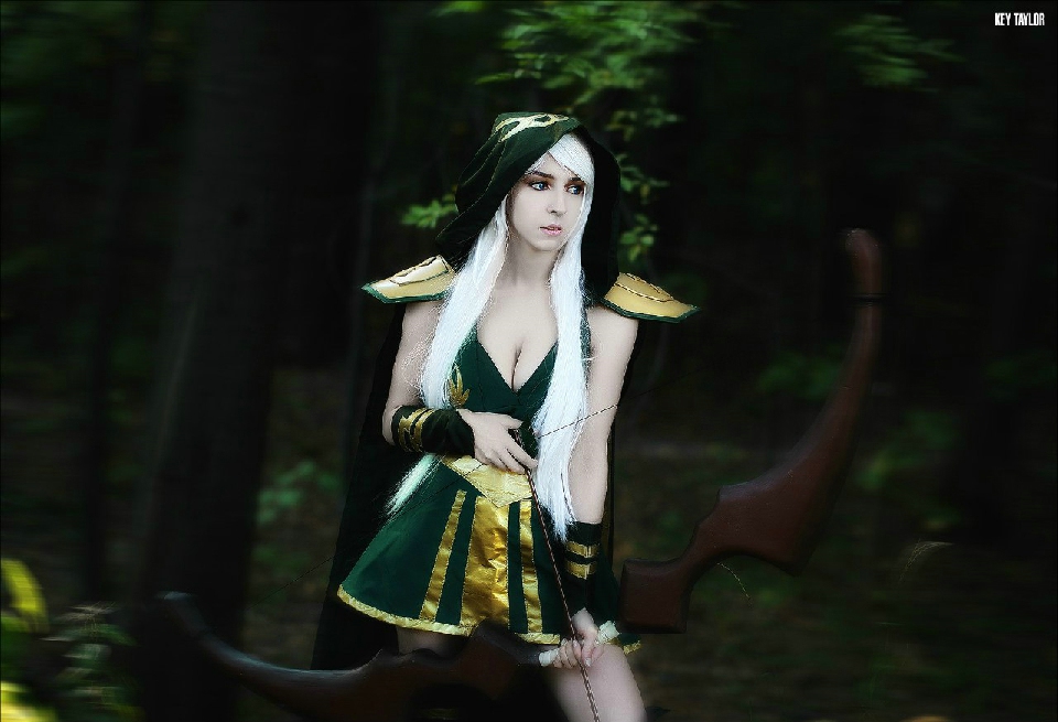 Cosplay LMHT: Ashe trong trang phục Robin Hood