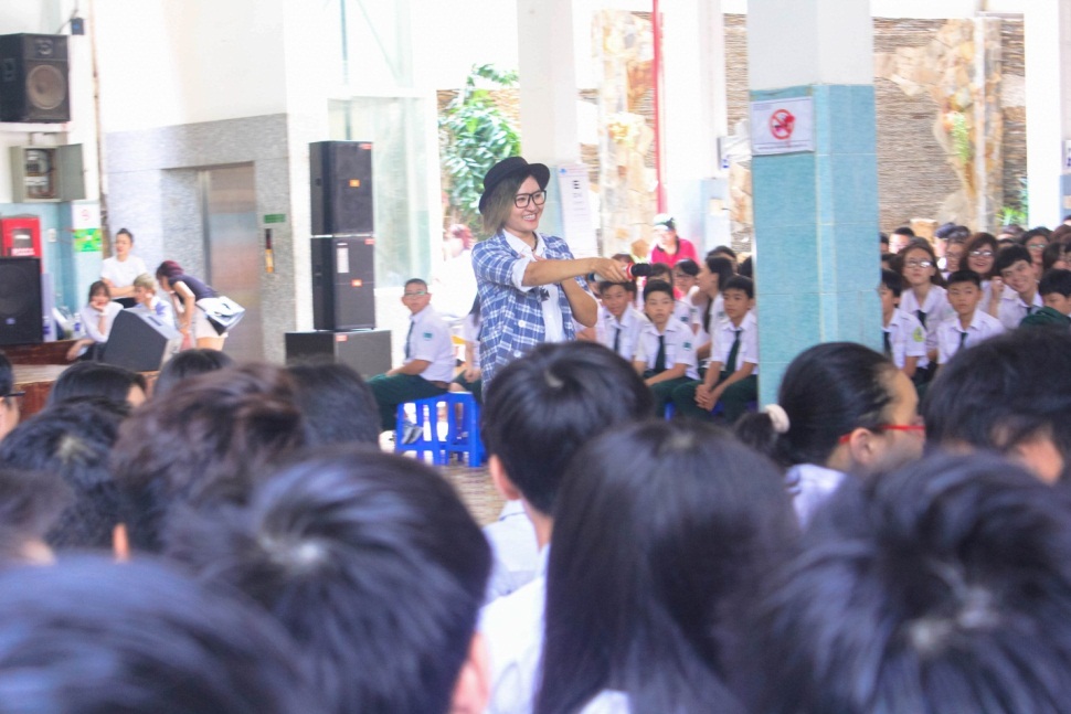 Quỹ học bổng game Touch đến trường PTTH Thái Bình