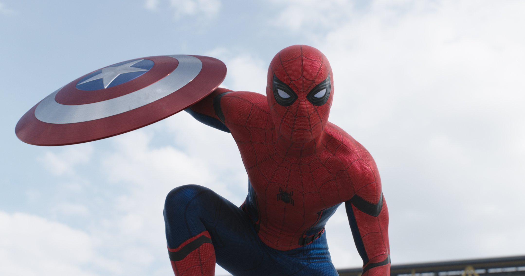 Bat-ngua-voi-trang-phuc-khong-giong-ai-cua-Spiderman-trong-trailer-Captain-America-Civil-War