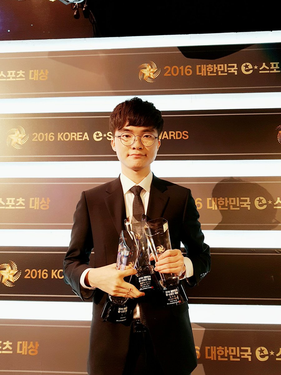 Korea esports Awards 2016: SKT T1 bội thu giải thưởng