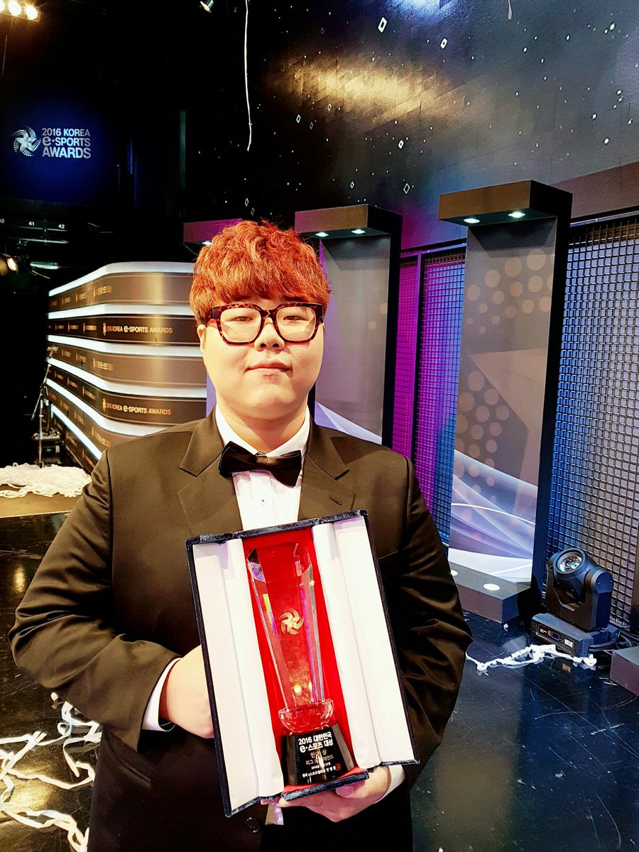 Korea esports Awards 2016: SKT T1 bội thu giải thưởng