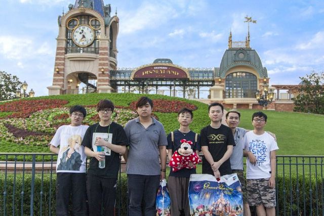 SofM quậy tung Disneyland Thượng Hải trước khi về VN