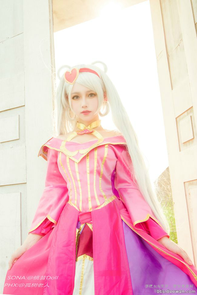 Cosplay Sona Tiểu Tình Nhân