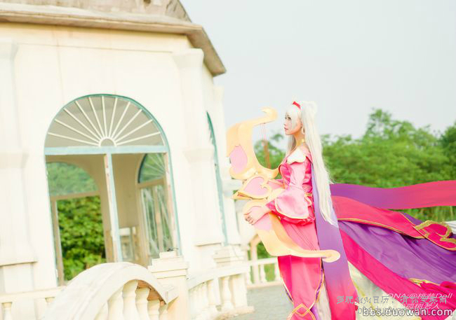 Cosplay Sona Tiểu Tình Nhân