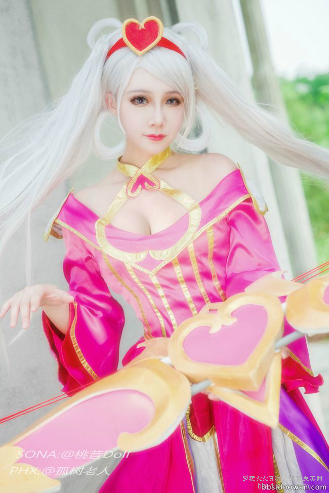 Cosplay Sona Tiểu Tình Nhân