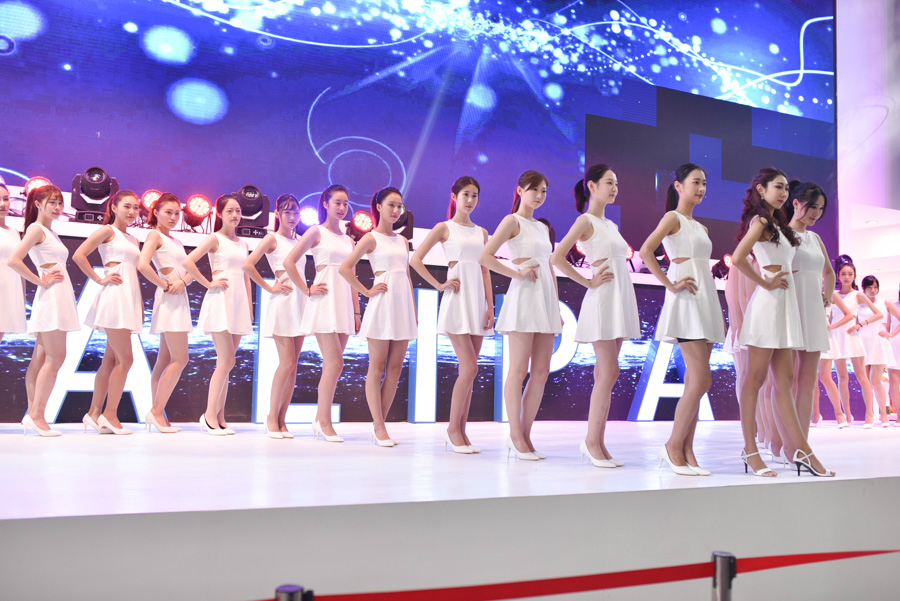 ChinaJoy 2016: Chiêm ngưỡng dàn showgirl mở màn ngày khai mạc