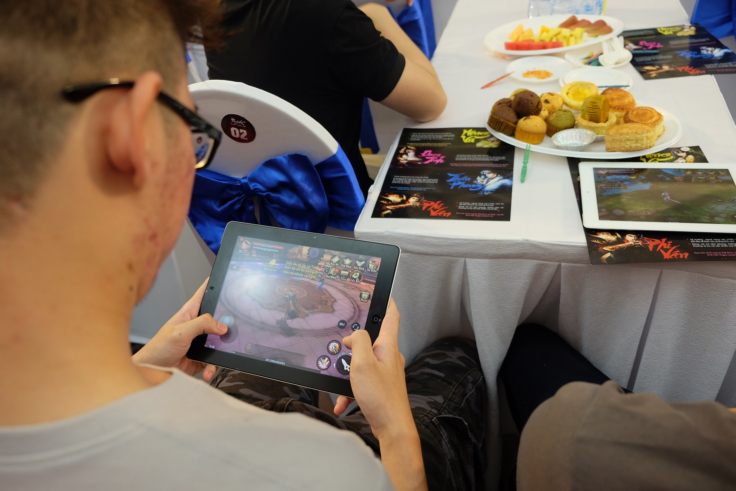 Game thủ trải nghiệm Phong Vân 3D Mobile tại trụ sở VNG