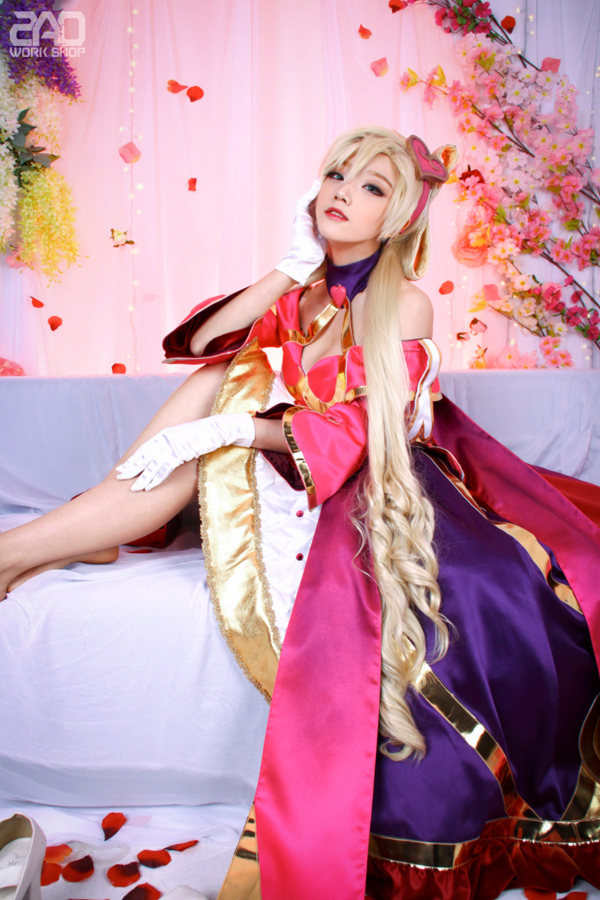 Nghẹt thở với cosplay Sona Tiểu Tình Nhân