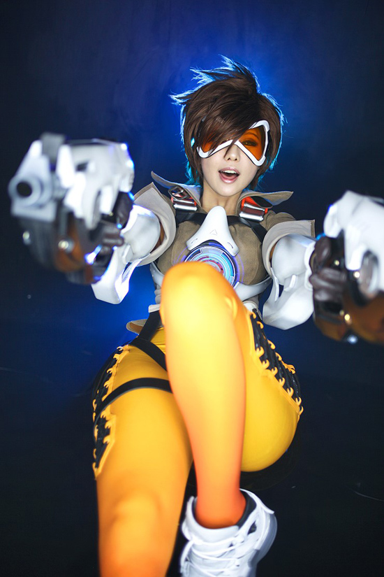 Ngắm cosplay Tracer cực ấn tượng của nhóm Spiral Cats