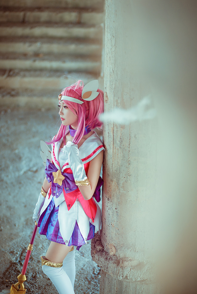 Cosplay Lux Vệ Binh Tinh Tú