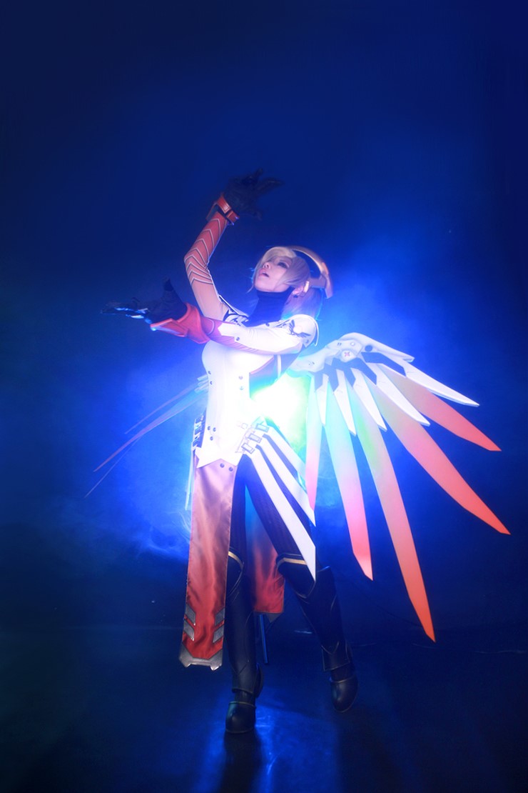 Ngắm cosplay Mercy cực quyến rũ của Spiral Cats