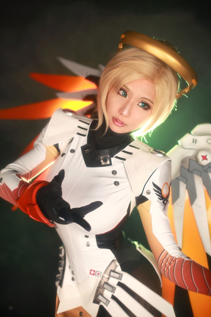 Ngắm cosplay Mercy cực quyến rũ của Spiral Cats