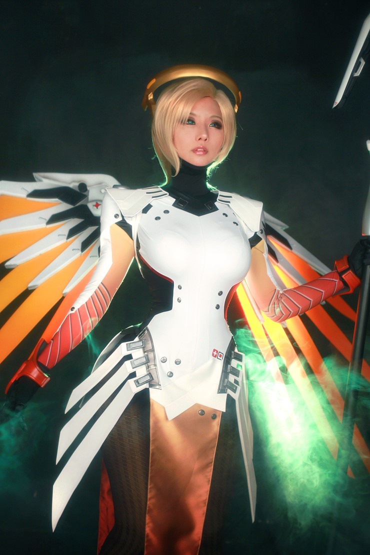 Ngắm cosplay Mercy cực quyến rũ của Spiral Cats