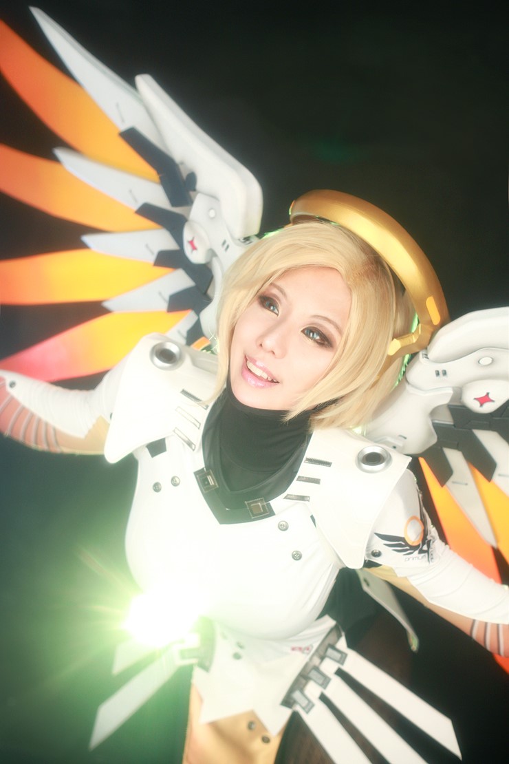 Ngắm cosplay Mercy cực quyến rũ của Spiral Cats