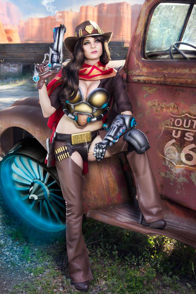 Overwatch: Andy Rae cực ngầu với cosplay McCree phiên bản nữ