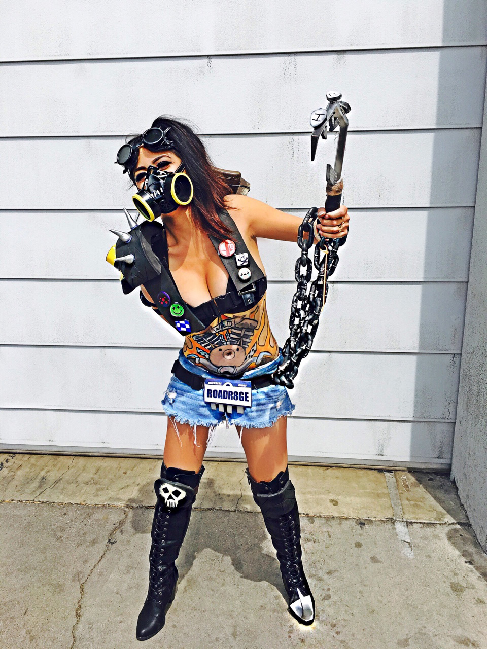 Overwatch: Giật mình trước cosplay Roadhog siêu vòng một của Mistress Chief