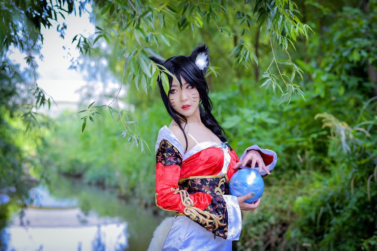 LMHT: Cygnus bất ngờ tung cosplay Ahri đốn tim game thủ