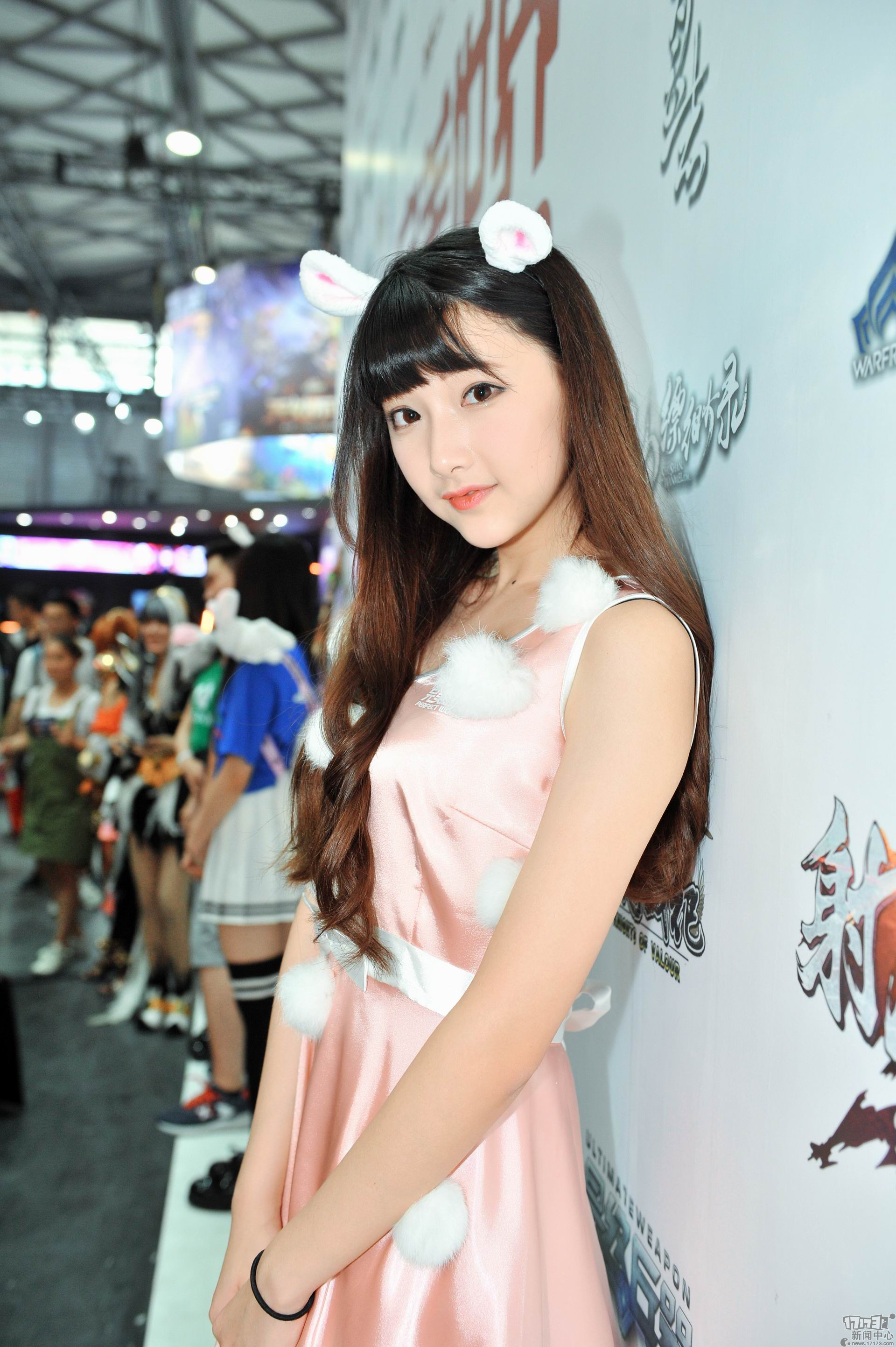 ChinaJoy 2016: Cận cảnh dàn showgirl tại các gian hàng - Ngày 2