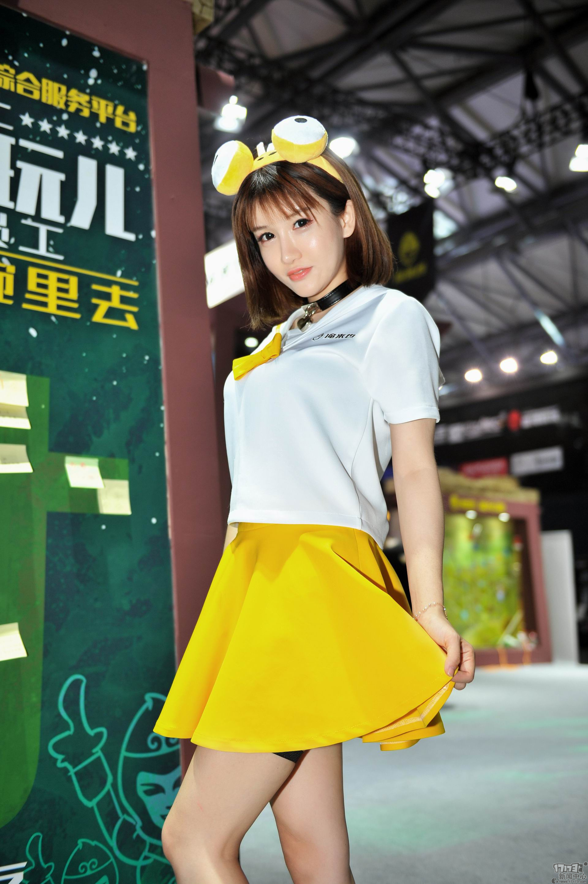 ChinaJoy 2016: Cận cảnh dàn showgirl tại các gian hàng - Ngày 2