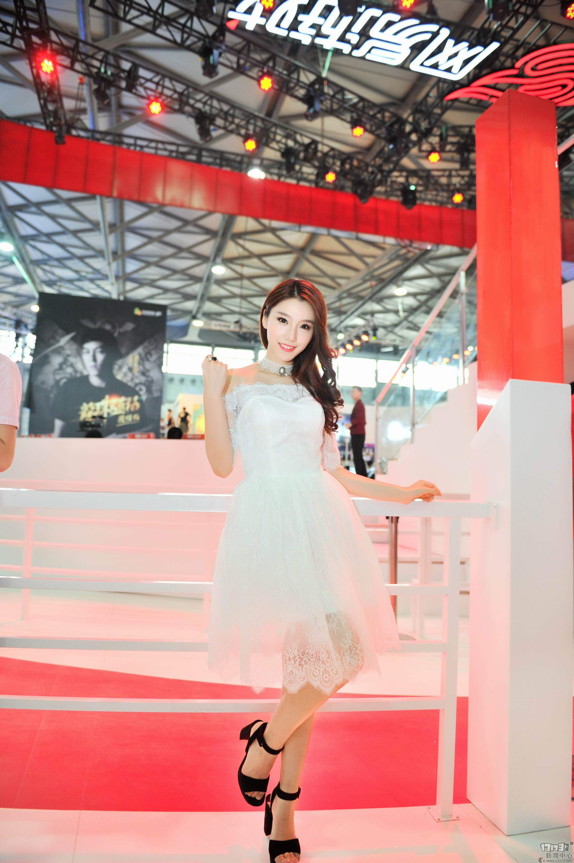 ChinaJoy 2016: Cận cảnh dàn showgirl tại các gian hàng - Ngày 2