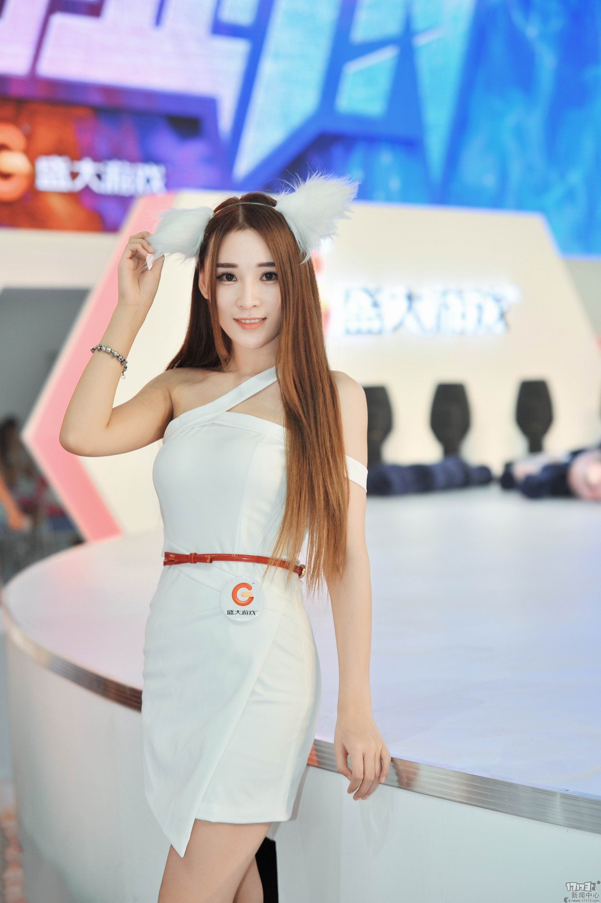 ChinaJoy 2016: Cận cảnh dàn showgirl tại các gian hàng - Ngày 2