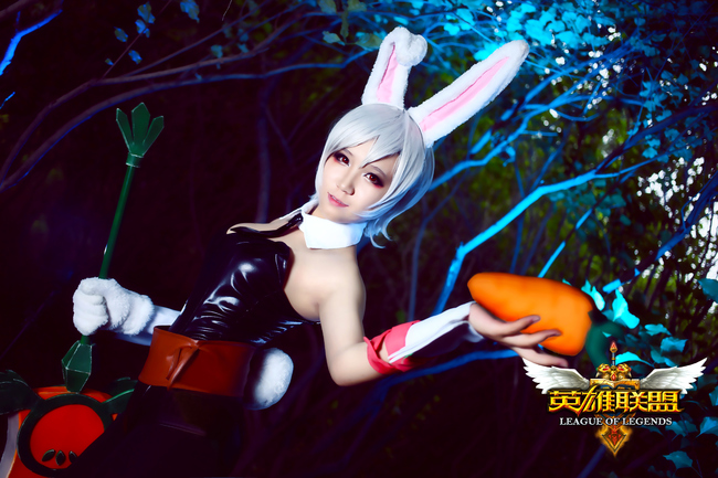 LMHT: Vị Ương khoe cosplay Riven Thỏ Ngọc cực dễ thương