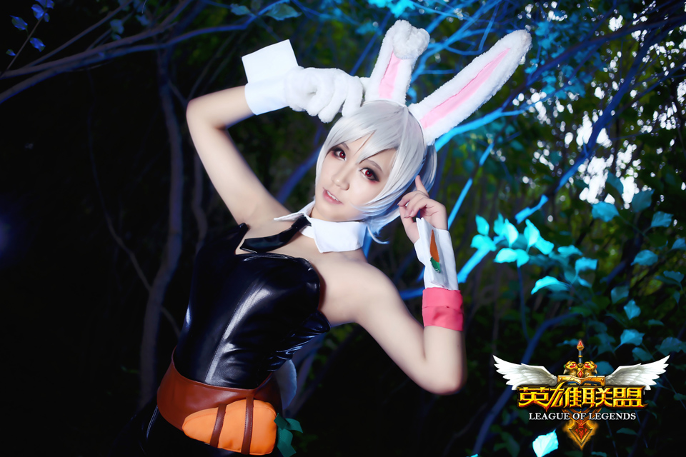 LMHT: Vị Ương khoe cosplay Riven Thỏ Ngọc cực dễ thương