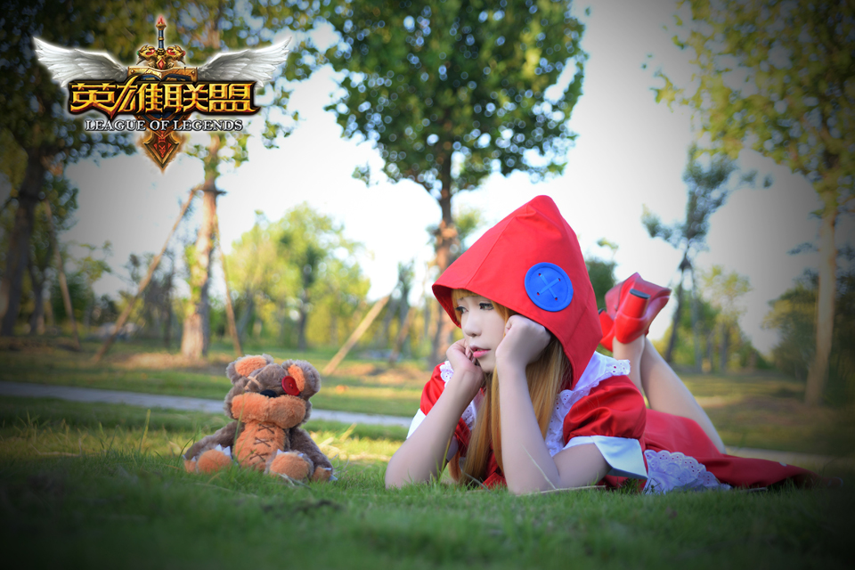 LMHT: Cosplay Annie Quàng Khăn Đỏ đáng yêu như thiên thần của Nam Cung Huyễn Mặc