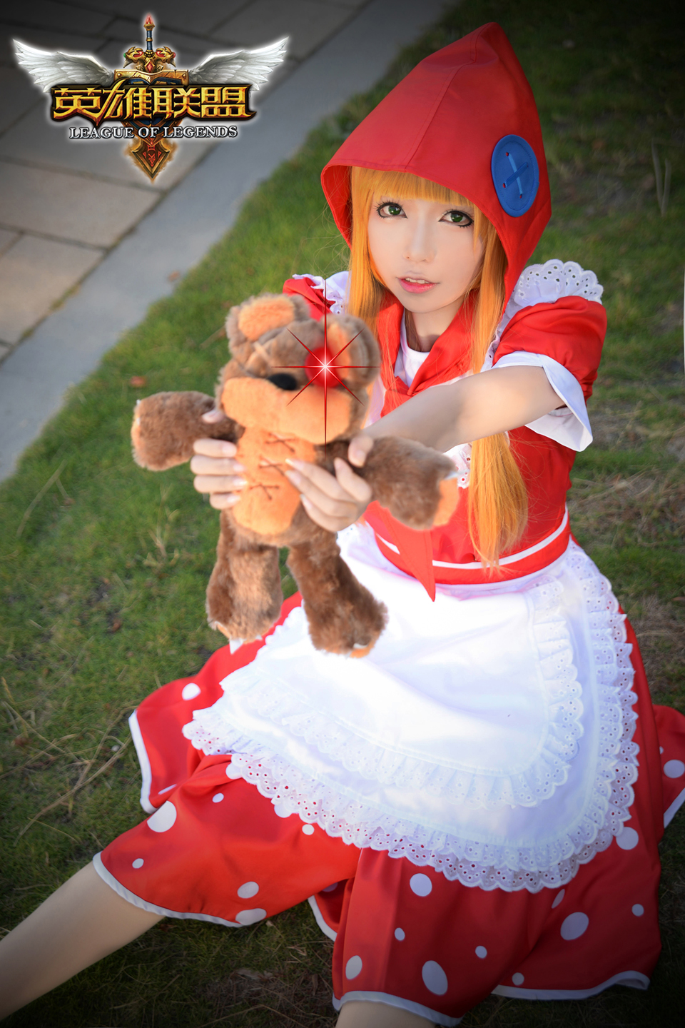 LMHT: Cosplay Annie Quàng Khăn Đỏ đáng yêu như thiên thần của Nam Cung Huyễn Mặc