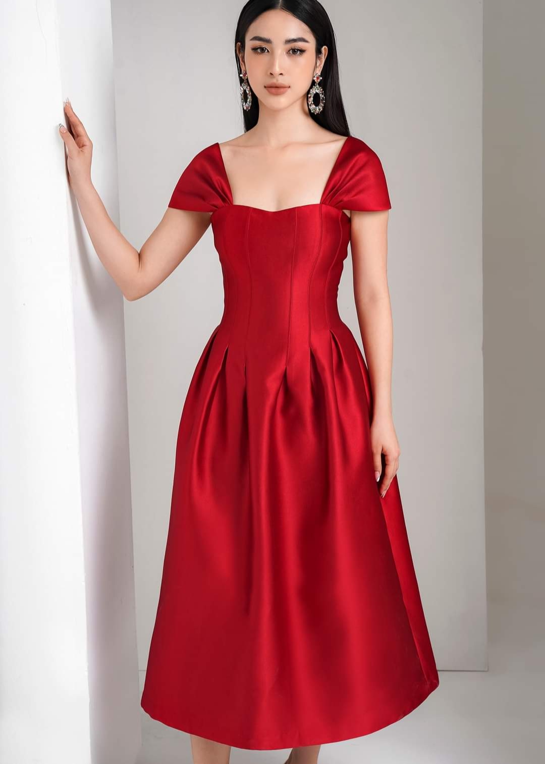 Váy dạ hội màu đỏ ôm body sang trọng, nổi bật | Váy dạ hội màu đỏ, Áo váy,  Phong cách thời trang