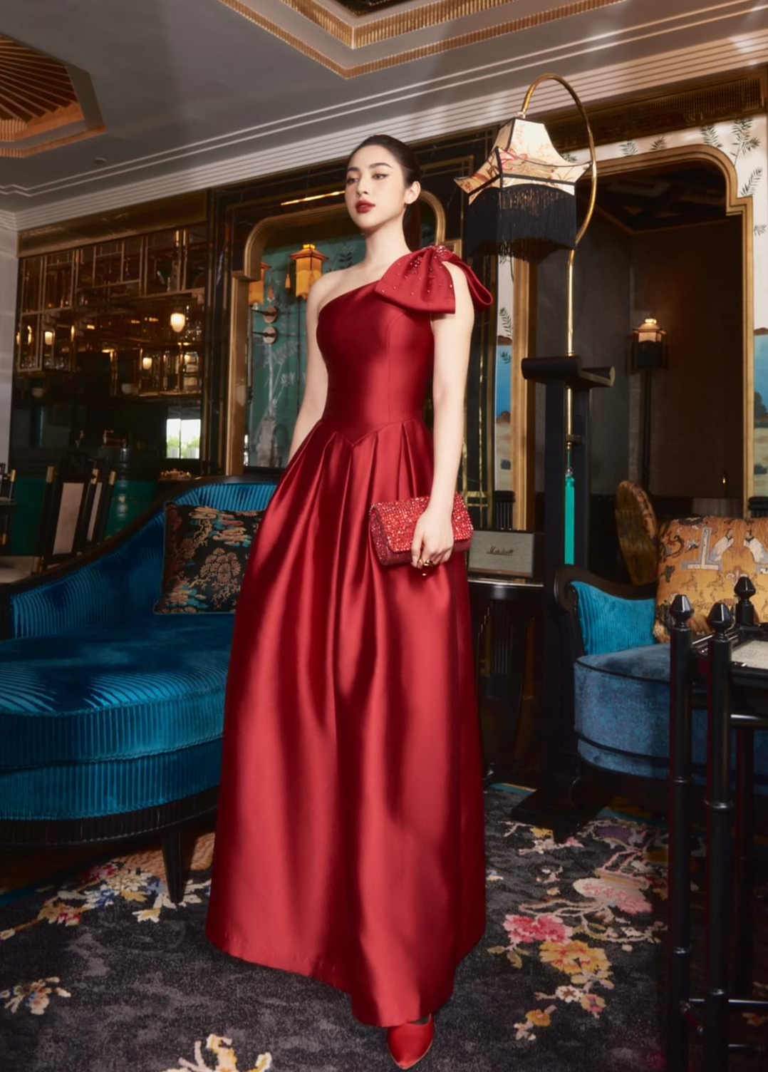 Váy dạ hội chất nhung nơ eo màu đỏ mận hãng Rare Editions