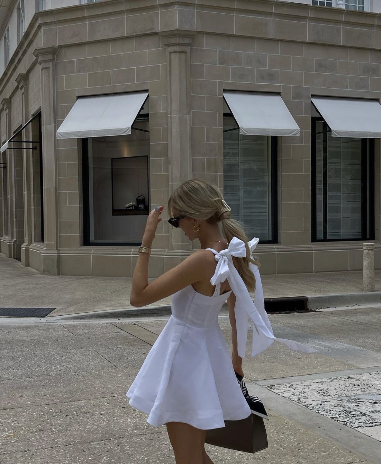 Phong cách thời trang tinh tế cùng váy đầm liền thân màu trắng đẹp - Thời  Trang NEVA - Luôn Đón Đầu Xu Hướng
