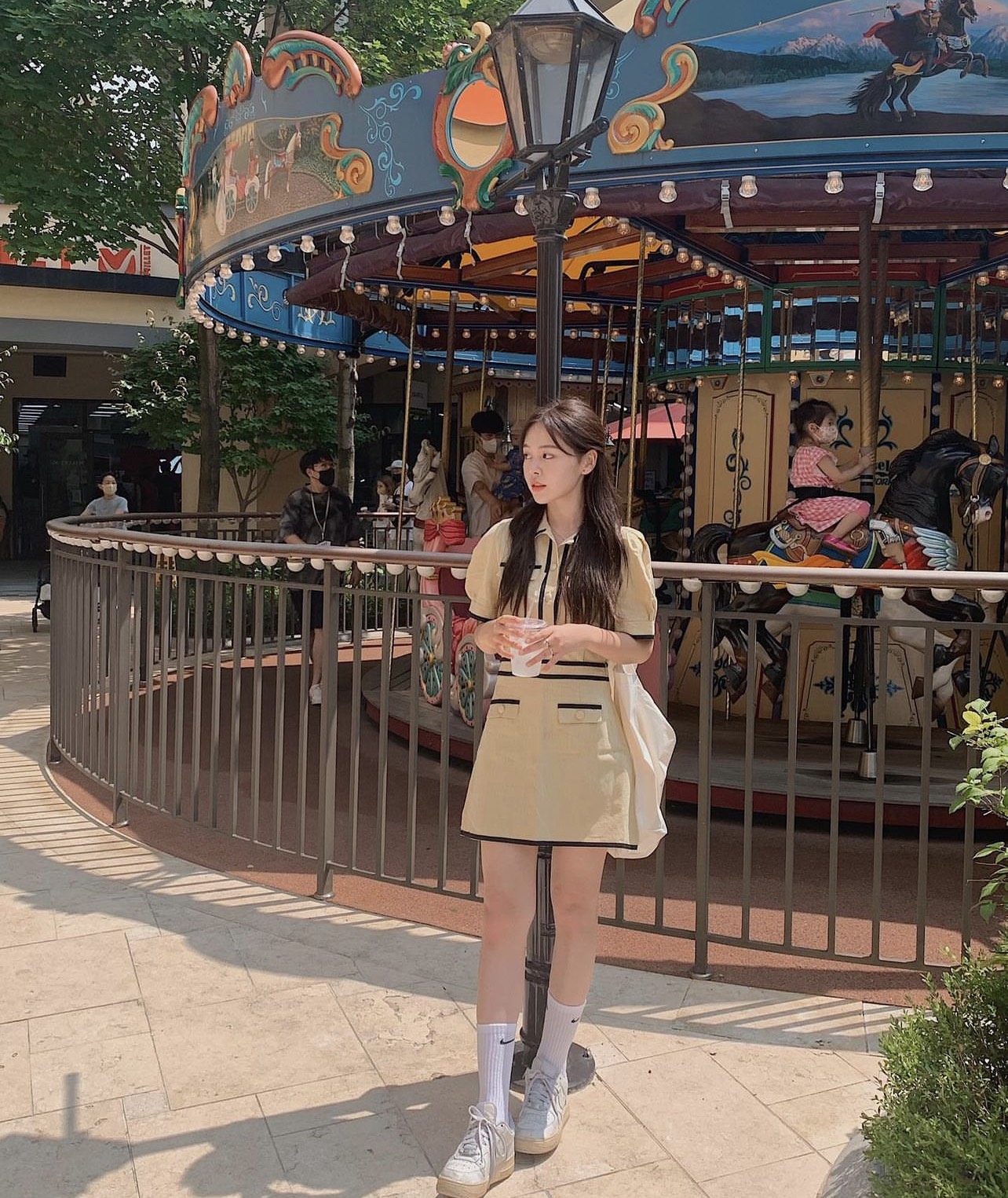 Thời sự - Người đẹp 10x Hàn Quốc diện đồng phục ngắn đi chơi công viên hút  ánh nhìn | Game thủ Việt Nam- MU Hà Nội