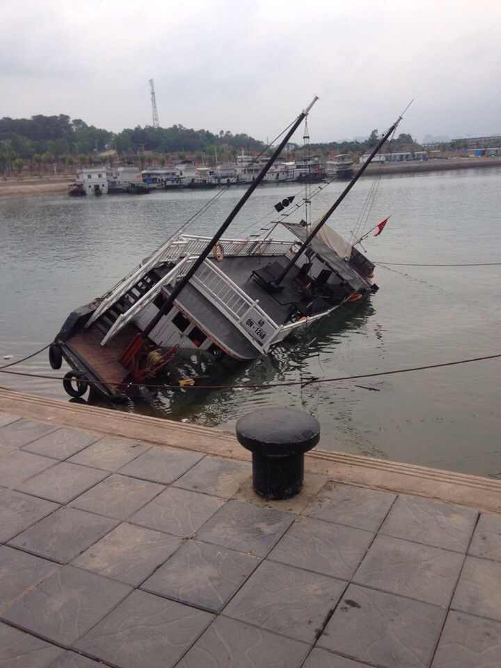 Hiện trường vụ đắm tàu QN-1248 - Ảnh: Linh Linh