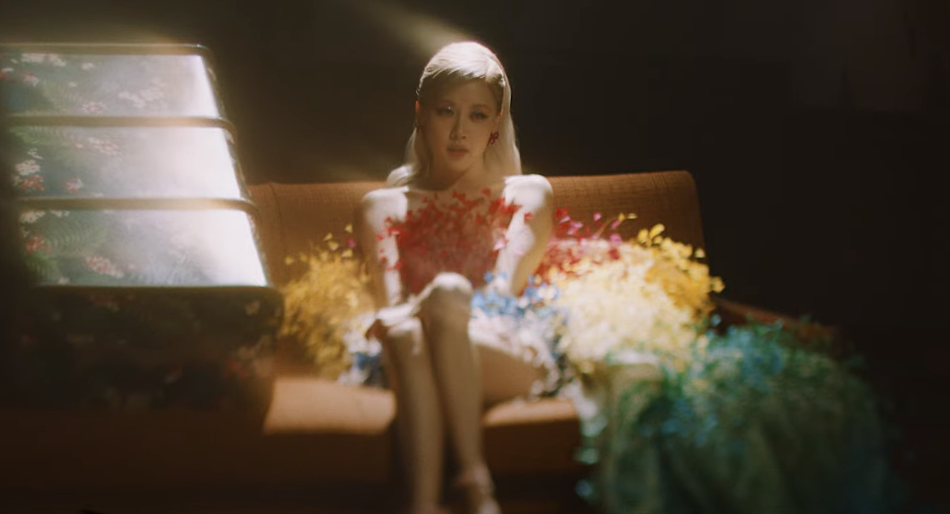 Hóng Hớt Showbiz - NTK Nguyễn Công Trí xác nhận Rosé (BLACKPINK) diện trang  phục của mình trong MV solo đầu tay 