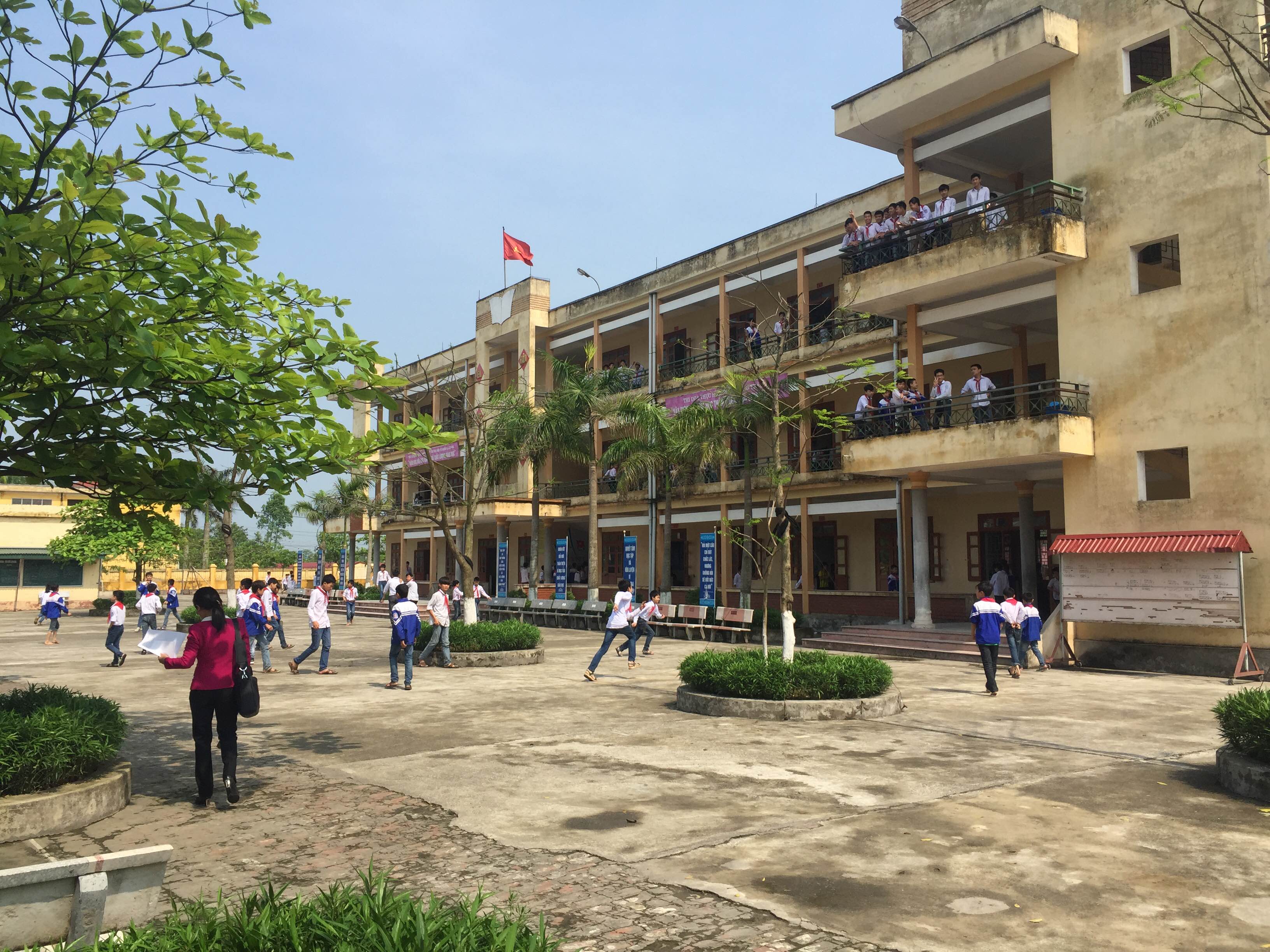 Trường THCS Vũ Tiến, nơi vừa đình chỉ 6 tháng 3 học sinh - Ảnh: Văn Đông