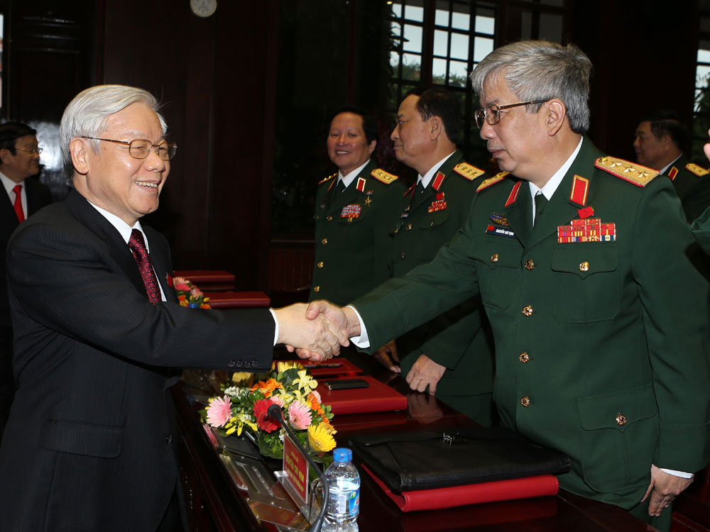 Tổng bí thư Nguyễn Phú Trọng, Bí thư Quân ủy Trung ương với các đại biểu dự đại hội - Ảnh: TTXVN