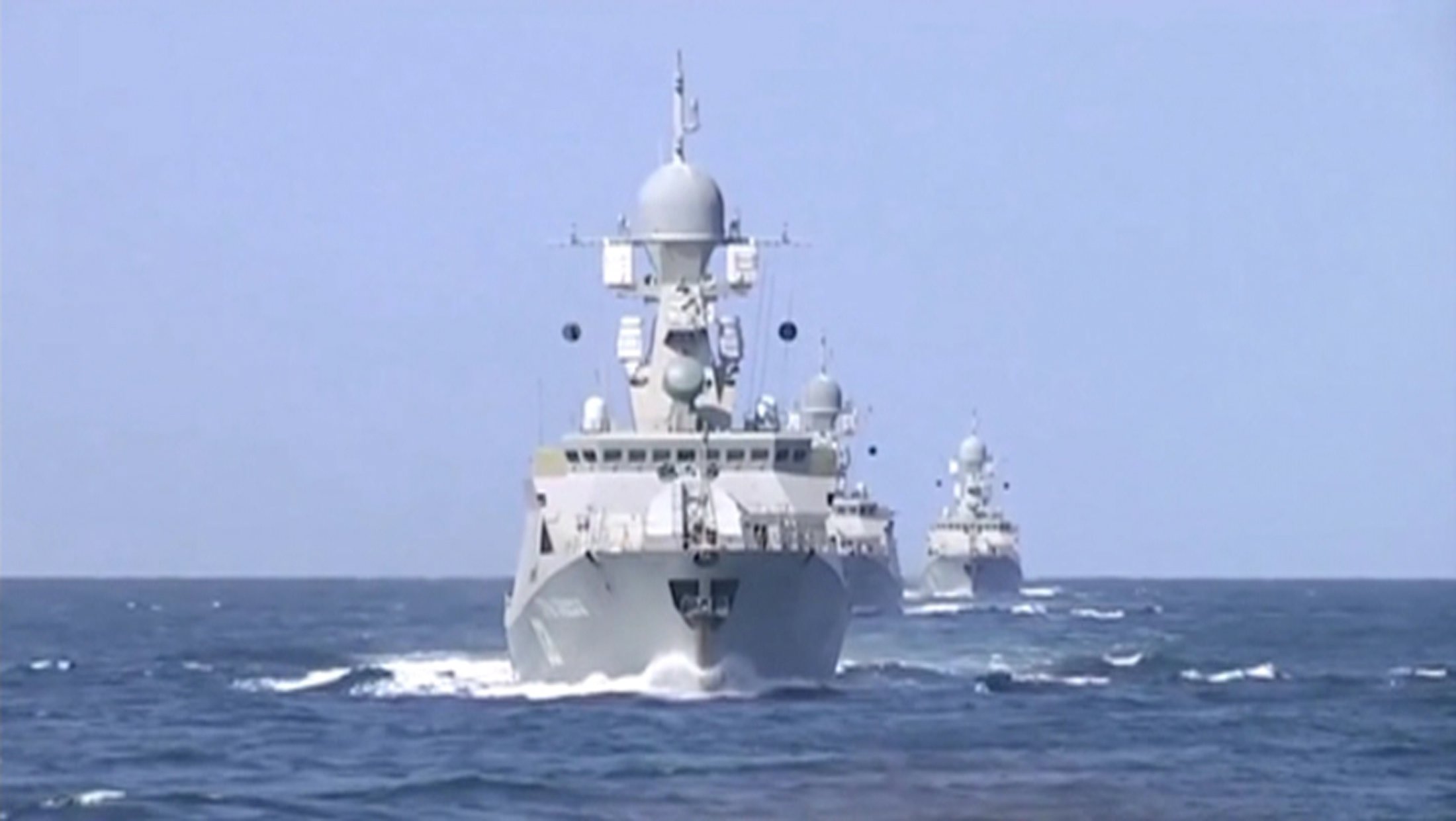 Các tàu chiến thuộc Hải đội Caspi của Nga tham gia tấn công IS ở Syria -  Ảnh: Bộ Quốc phòng Nga
