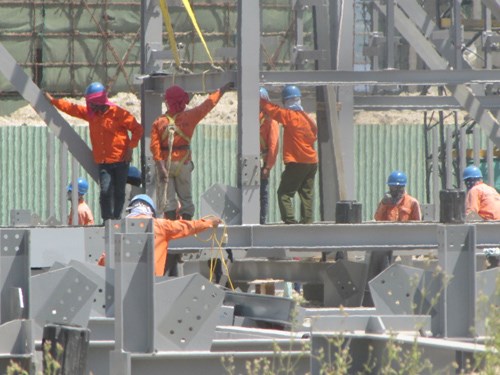 Lao động Trung Quốc làm việc tại Khu kinh tế Vũng Áng, Hà Tĩnh - Ảnh: Nguyên Dũng