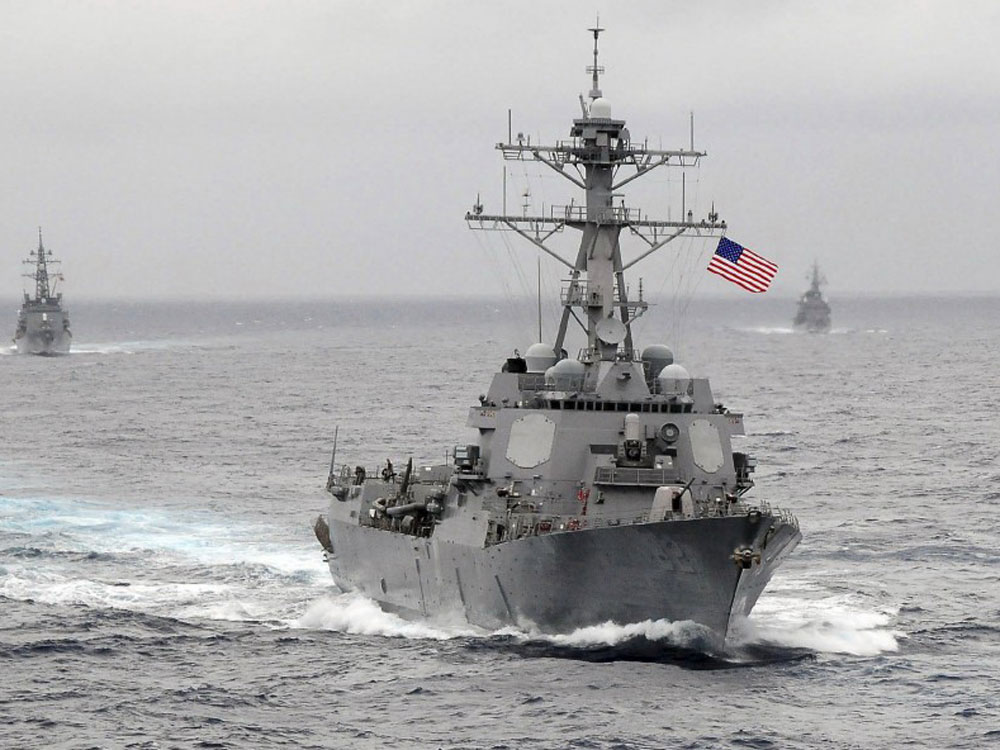 Tàu khu trục USS Lassen là con tàu được Hải quân Mỹ triển khai áp sát đảo nhân tạo phi pháp do Trung Quốc xây dựng hồi cuối tháng 10.2015 - Ảnh: Reuters